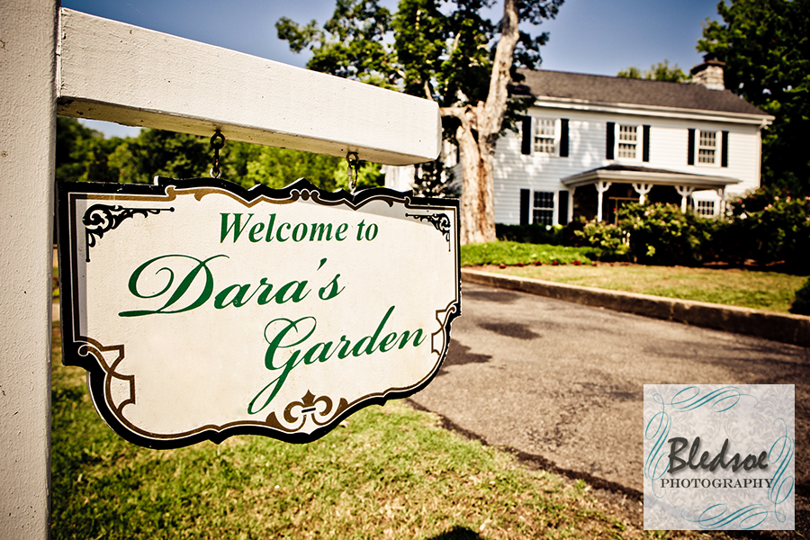 Sign and main house of Dara's Garden, Knoxville,TN.