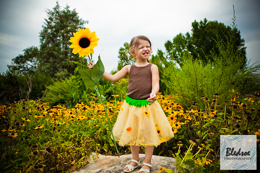 knoxville childrens photography in the sunflowers