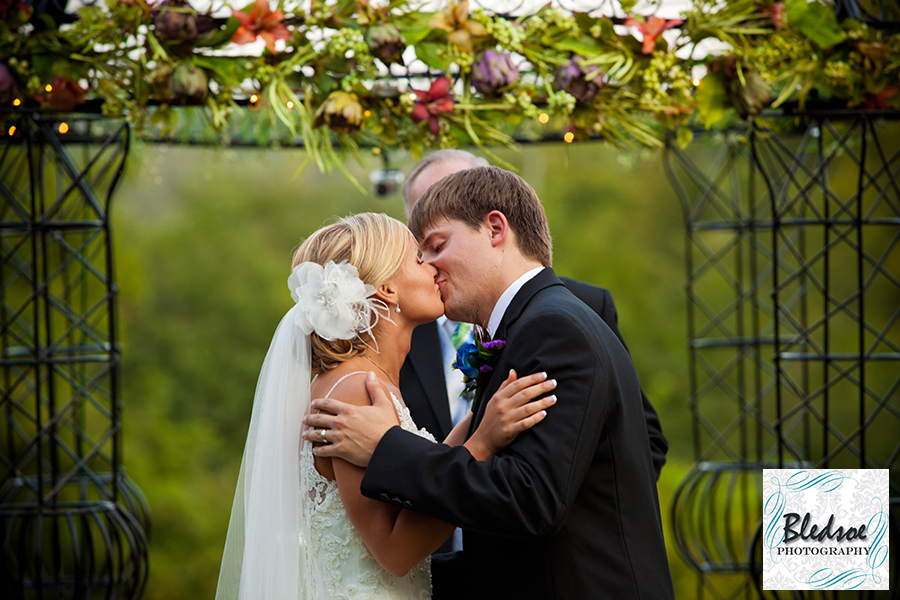 Bride and groom kiss.  Wedding at Pick Inn. © Bledsoe Photography