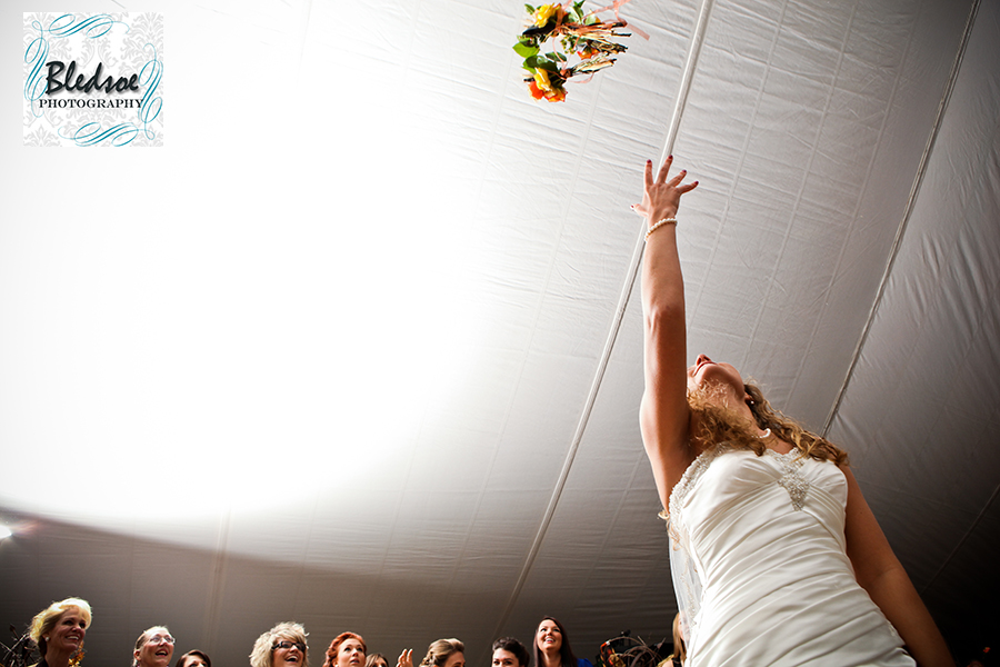 Bride tossing her bouquet. Bledsoe Photography.  Springfield, TN wedding photography