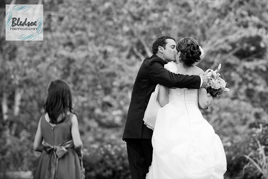 Groom kissing bride at Hunter Valley Farm, Knoxville wedding photographer