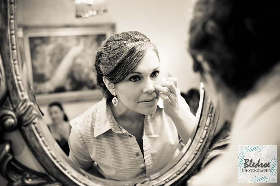 Bride getting makeup at Hunter Valley Farm, Knoxville wedding photographer