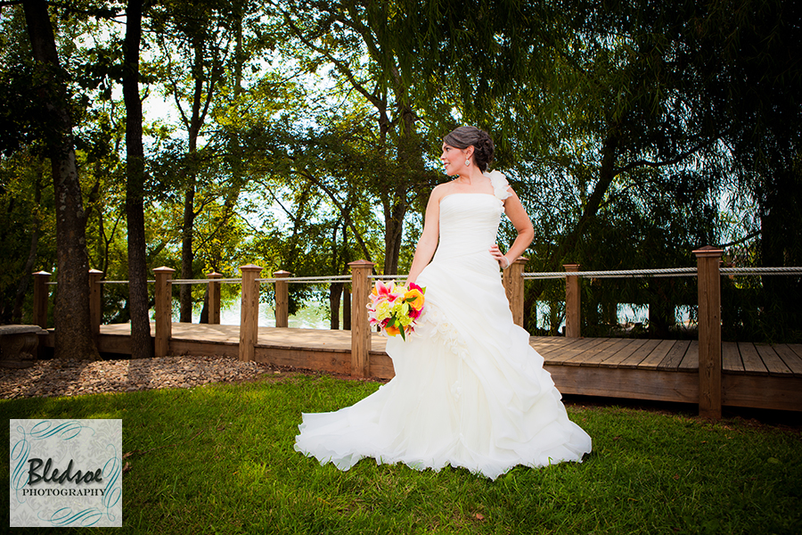 Bridal portrait at Hunter Valley Farm, Knoxville wedding photographer