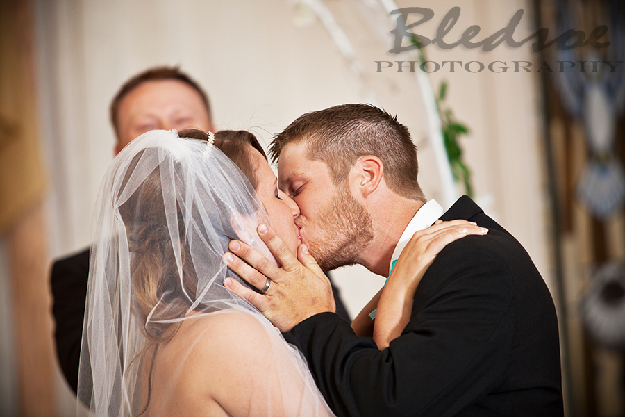 You may kiss the bride, Knoxville wedding photographer, © Bledsoe Photography