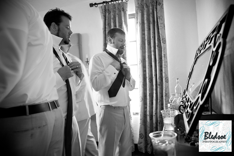 Groomsmen dressing at Chateau Selah © Bledsoe Photography Knoxville