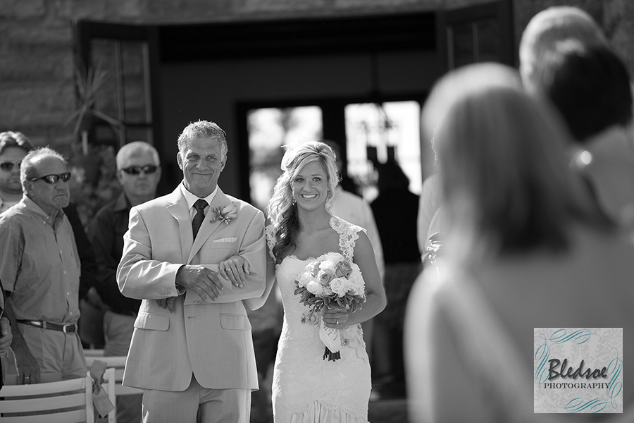 Bride coming down the aisle at Chateau Selah © Bledsoe Photography Knoxville