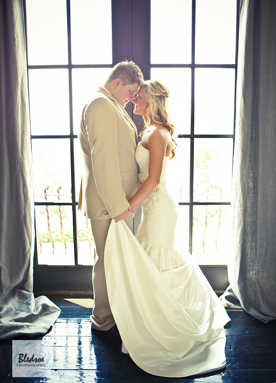 Bride and groom portrait at Chateau Selah © Bledsoe Photography Knoxville