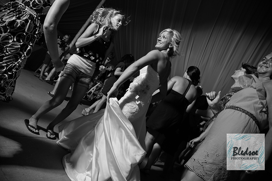 Bride and guests on the dance floor at Chateau Selah © Bledsoe Photography Knoxville