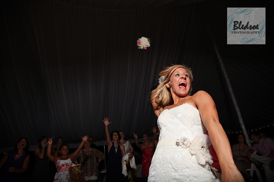 Bride tossing bouquet at Chateau Selah © Bledsoe Photography Knoxville