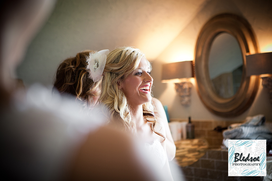 Bride laughing, ready for wedding at Chateau Selah © Bledsoe Photography Knoxville