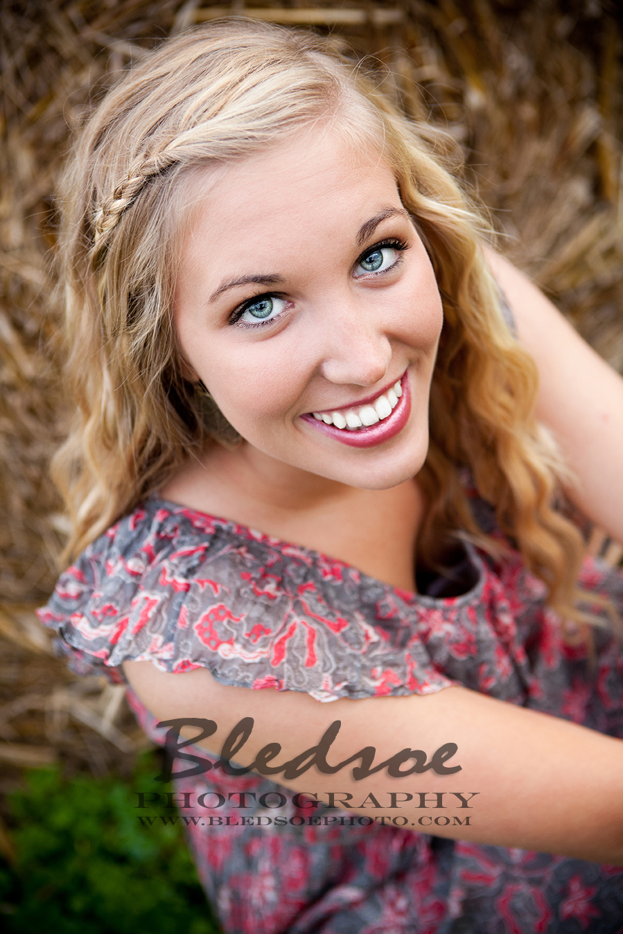 sarah bounds outdoor farm field tractor haybale country senior portraits photos in knoxville Bledsoe Photography