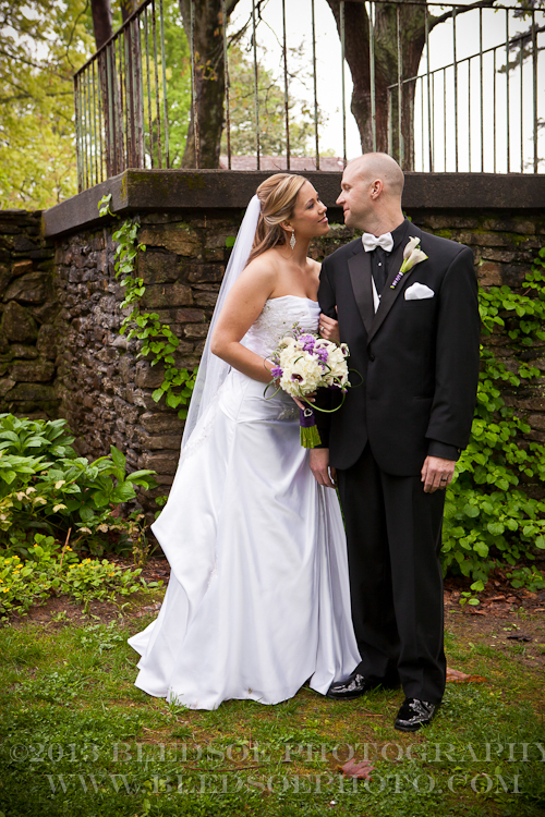 bride and groom portrait at knoxville botanical gardens, knoxville wedding photographer, ©Bledsoe Photography