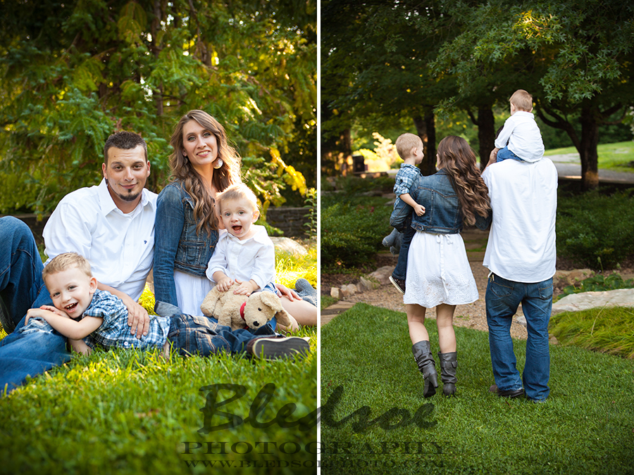 Family portrait photo session at Knoxville Botanical Gardens © Bledsoe Photography