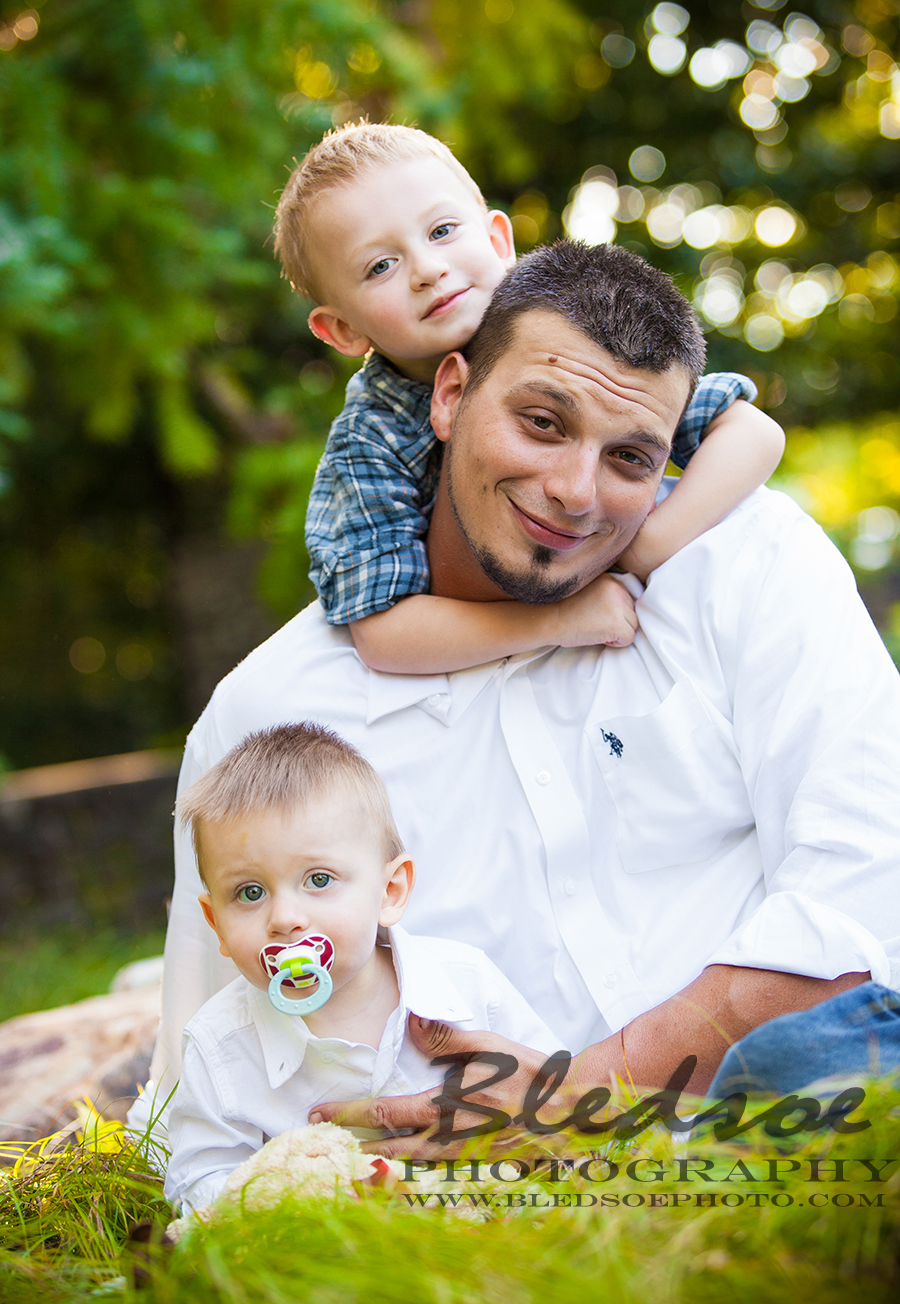 Dad and his sons. Family portrait photo session at Knoxville Botanical Gardens © Bledsoe Photography