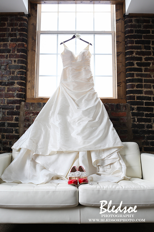 nashville-wedding-cannery-one-red-shoes-dress-in-window