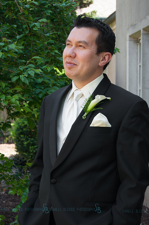 15-knoxville-arab-asian-wedding-photography-groom-calla-lily-boutonniere