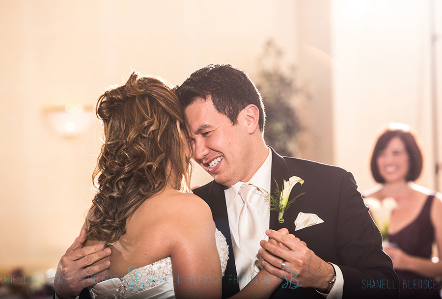 37-knoxville-arab-asian-wedding-photography-first-dance-knoxville-marriott-ballroom