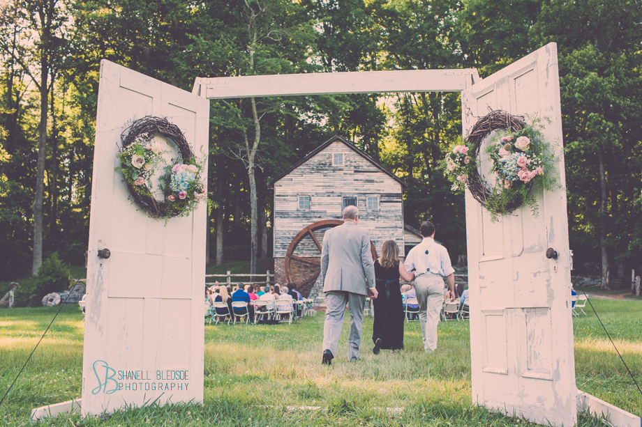 20-knoxville-wedding-museum_appalachia_vintage_doors_outdoor_ceremony