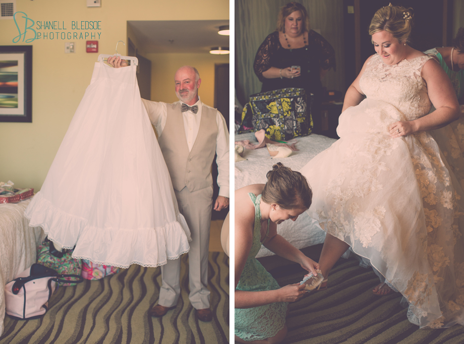 knoxville-wedding-bride-getting-ready-lace-dress
