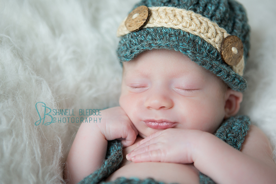 Newborn baby twins, twin photos, boy and girl twin photos, newborn photography in Knoxville, TN.