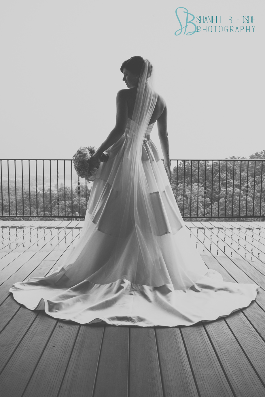 Black and white bridal portrait, rainy wedding, knoxville wedding photographer