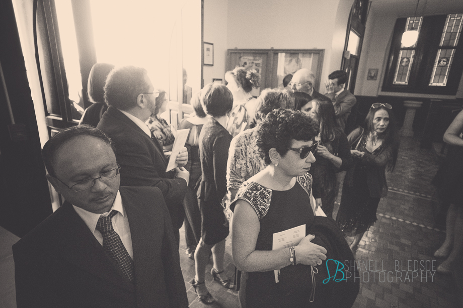 downtown Knoxville wedding, guests arriving, immaculate conception church, shanell bledsoe photography