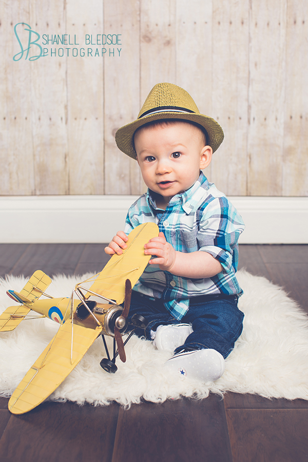 6 month old twin boy photos portrait session in Knoxville, TN. Shanell Bledsoe Photography, airplane, fedora, panama hat