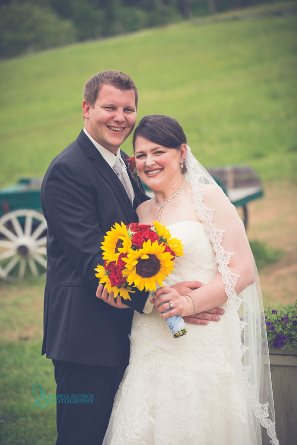 bride and groom at sampson's hollow, sunflower and red rose bouquet