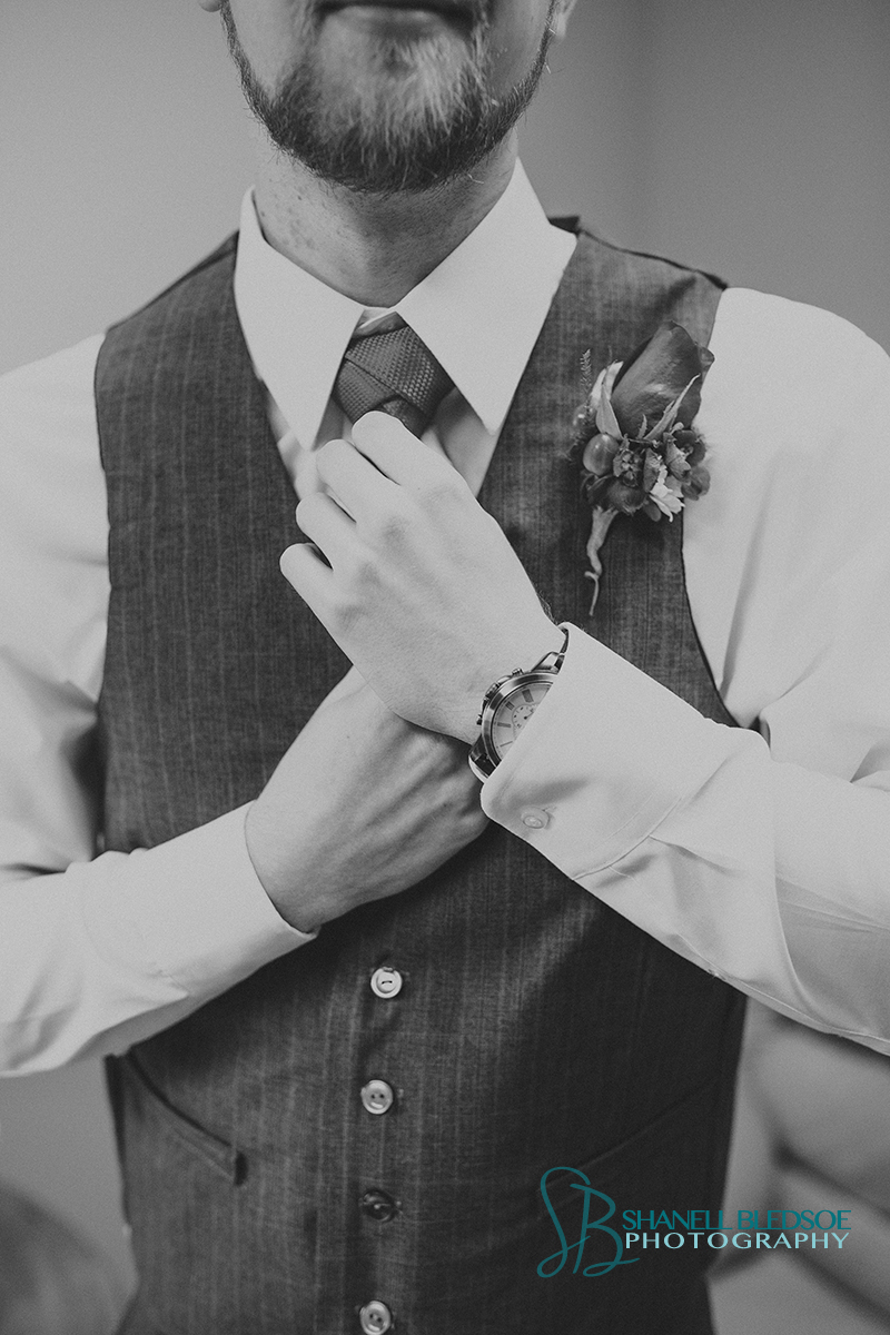 vintage-groom-knot-tie