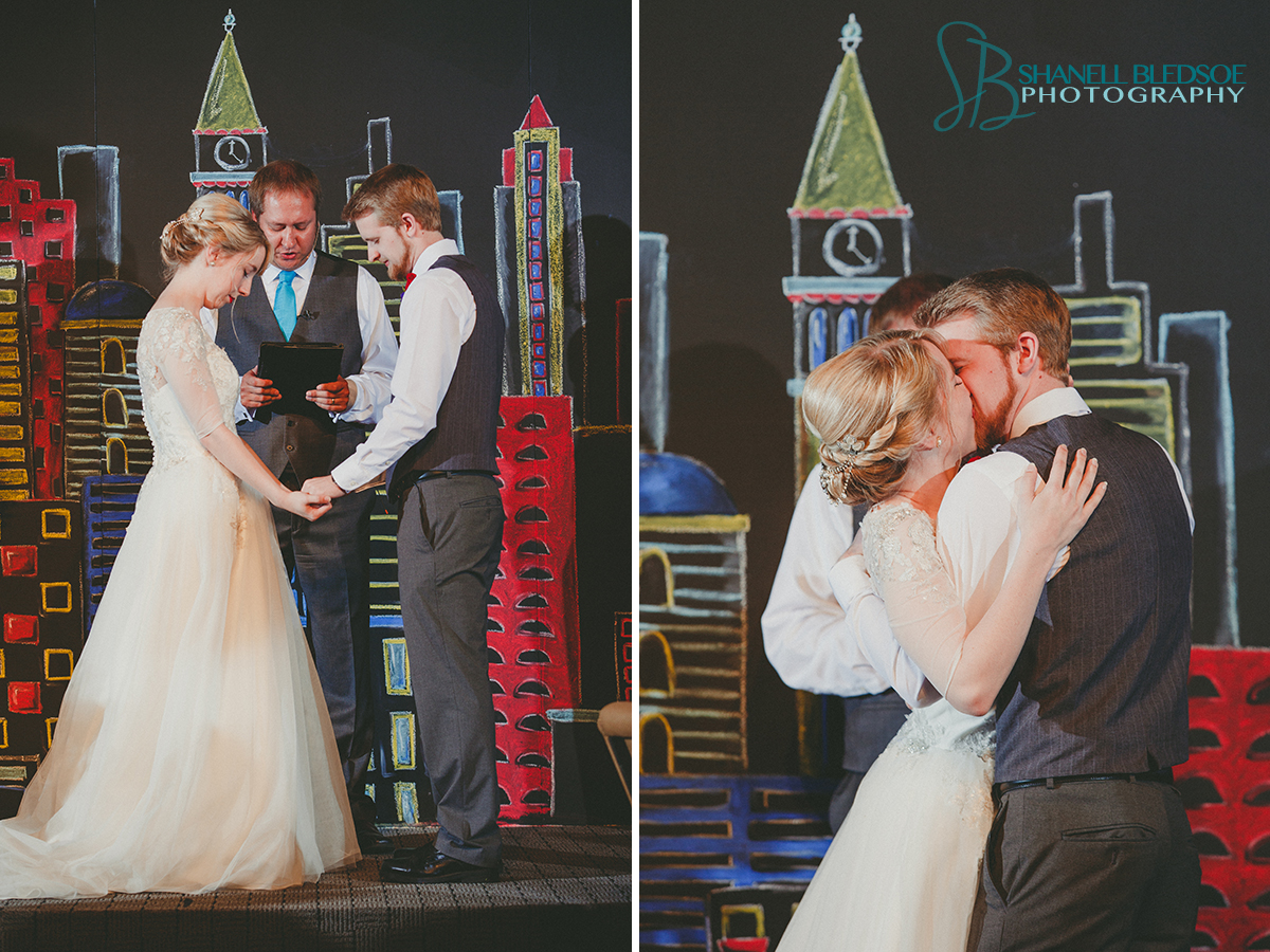 chalkboard-cityscape-comic-book-theme-wedding-ceremony-backdrop-kiss