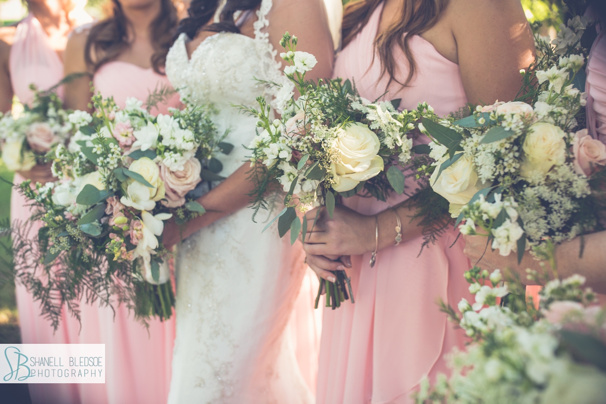 Ivory and pink bouquets at Hunter Valley Farm