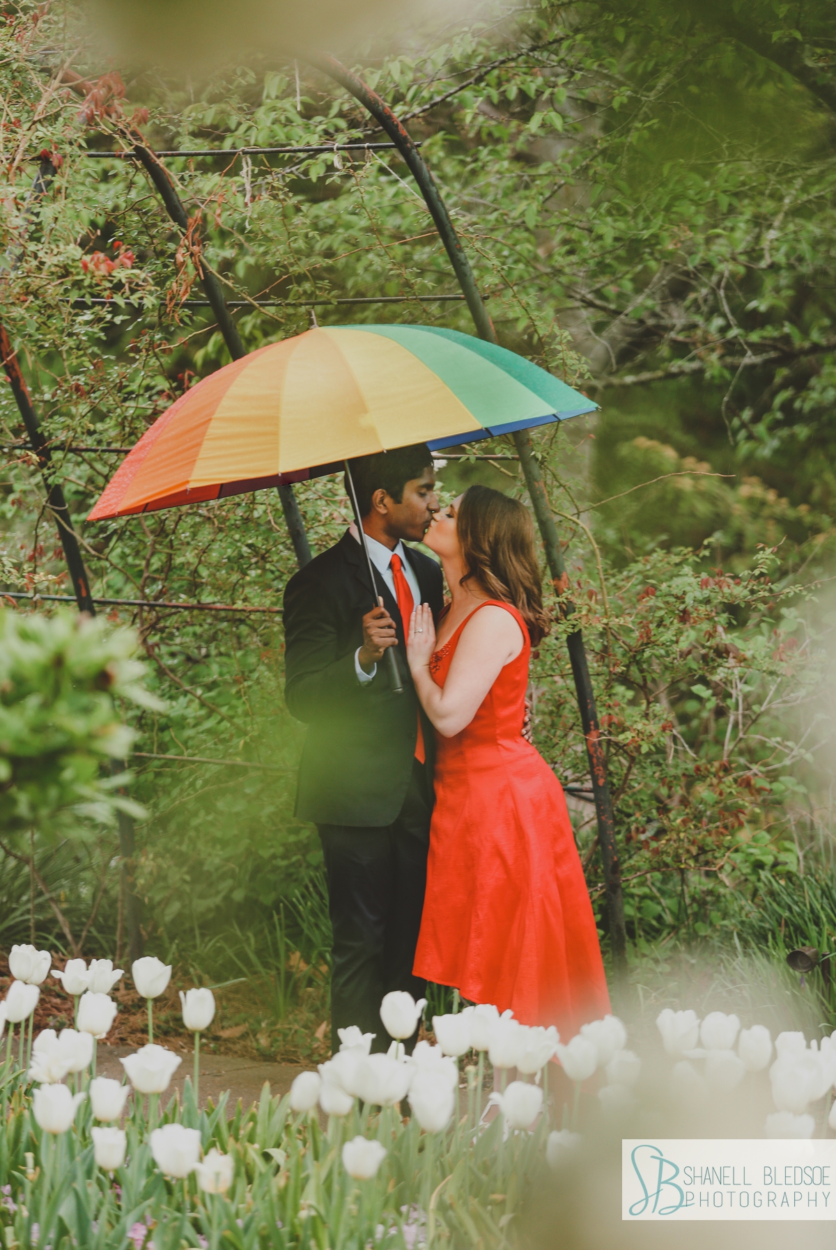 rainbow umbrella at Cheekwood engagement photos session