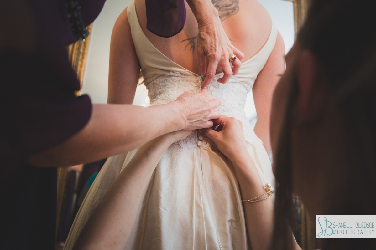 mother zipping brides dress at Grandview Chattanooga