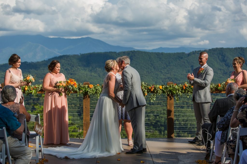 mountain top wedding at the Magnolia venue in Pigeon Forge