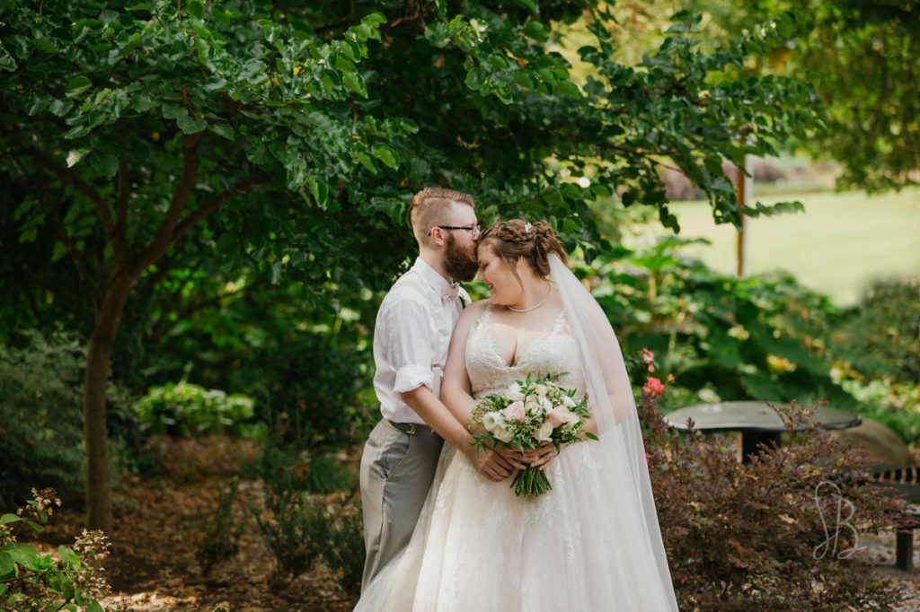 wedding photos at UT Gardens Knoxville