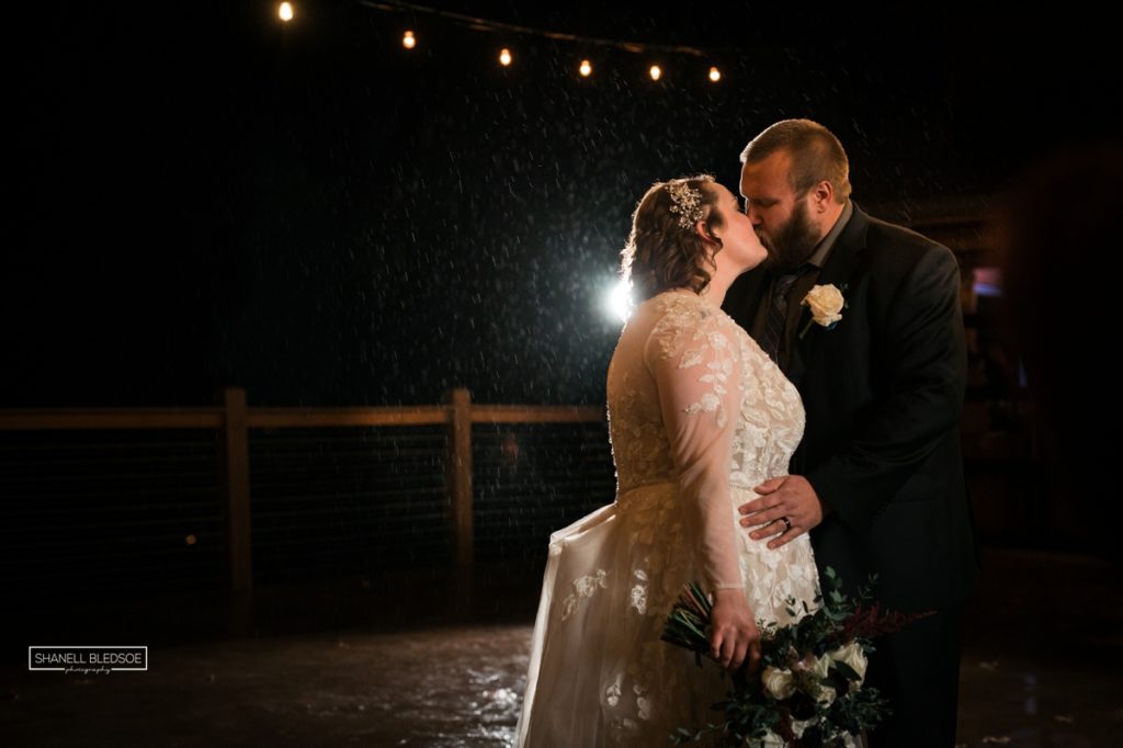 rainy wedding in pigeon forge tn