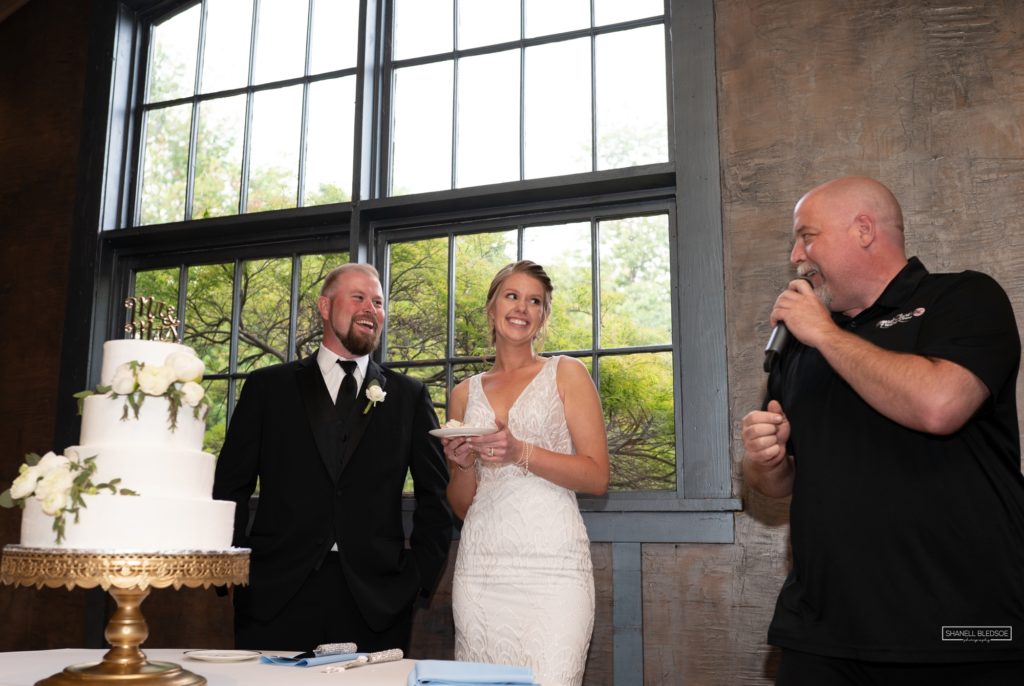 Cutting the wedding cake at the Foundry in Knoxville
