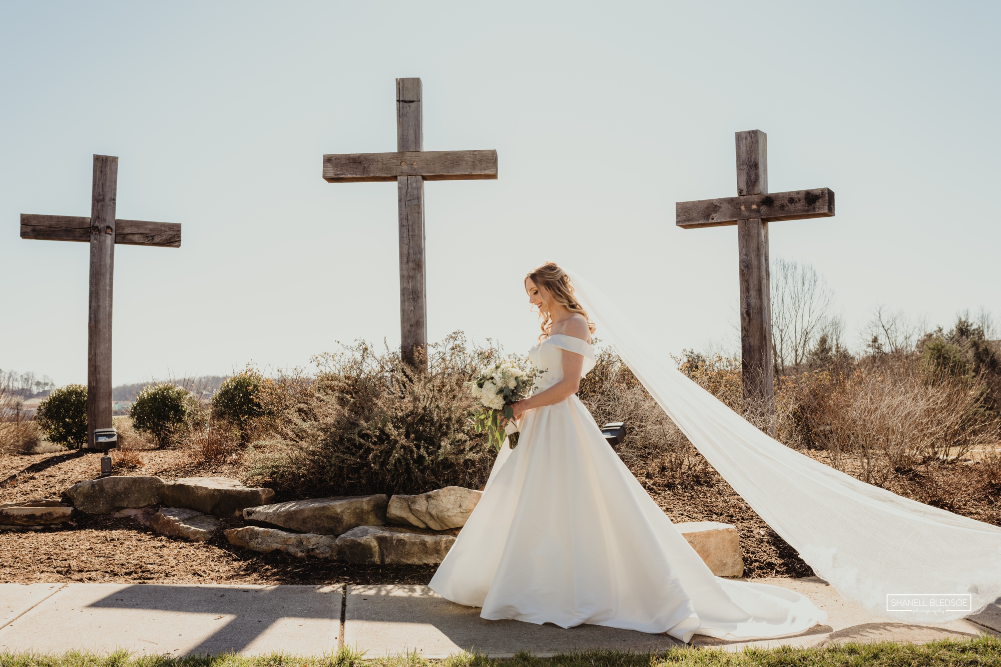 Bride in front of cross at Shoreline Church in Knoxville, TN