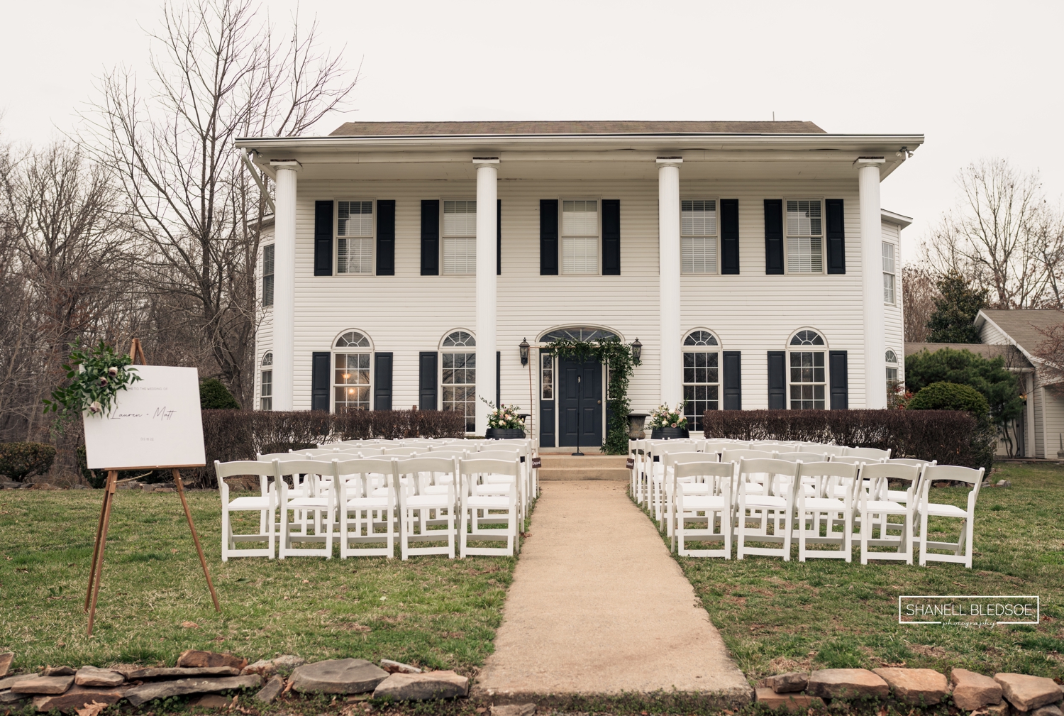 Plantation house at Harvest House at Lost Creek Winery