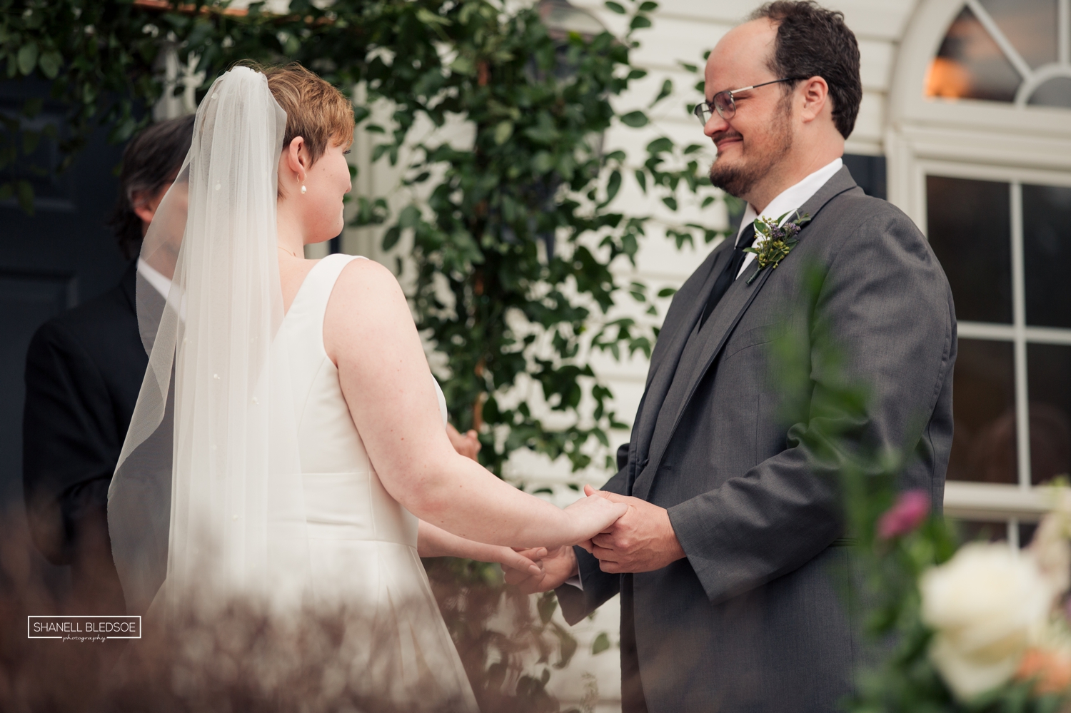 wedding ceremony on veranda of Harvest House at Lost Creek winery