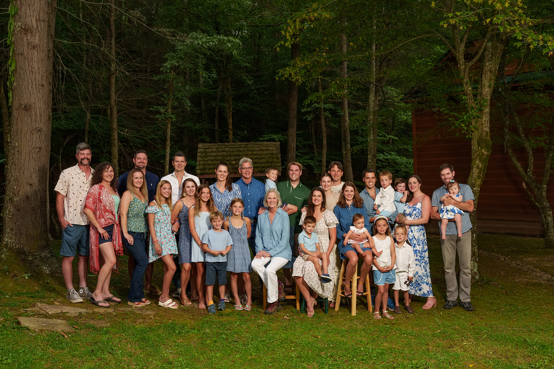 Large extended family portraits in the Smoky Mountains