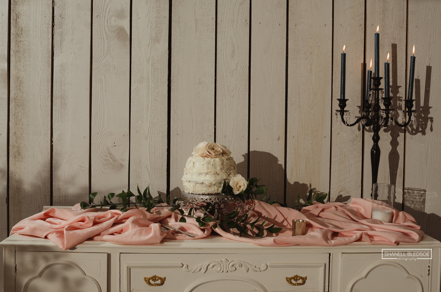 wedding cake at the Manor at Willow Ridge Event Center